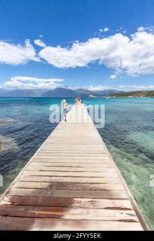 Lotu Beach, Haute-Corse und seine Pier. Korsika, Frankreich Stockfoto