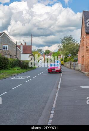 Allgemeine Straßenansicht in Cleeve Prior in der Nähe von Evesham in Worcestershire, England. Stockfoto