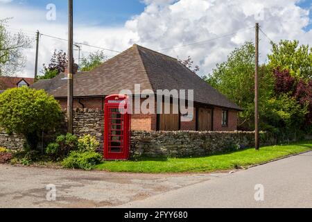 Allgemeine Straßenansicht in Cleeve Prior in der Nähe von Evesham in Worcestershire, England. Stockfoto