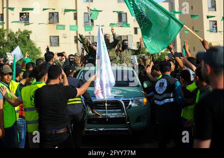 Unter der Führung von gesuchten Männern der Hamas veranstaltet Al-Qassam eine Feier und eine Militärparade, um die Familien der Märtyrer im nördlichen Gaza-Streifen zu ehren Stockfoto