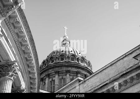 Kazan Kathedrale, ausgewählte Elemente. Schwarzweiß-Foto. Historisches Denkmal, eine aktive orthodoxe Kirche im Zentrum von St. Petersburg, Russland. 29. Stockfoto