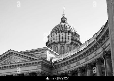 Kazan Kathedrale, ausgewählte Elemente. Schwarzweiß-Foto. Historisches Denkmal, eine aktive orthodoxe Kirche im Zentrum von St. Petersburg, Russland. 29. Stockfoto