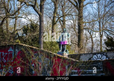 Denkmal von Friedrich Ludwig Jahn im Park in vandalisiert berlin Stockfoto