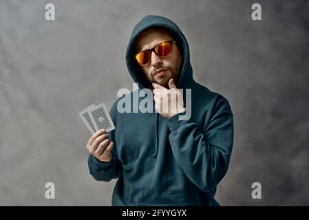 Man spielt poker Stockfoto