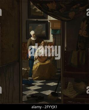 Der Liebesbrief. Vermeer wählte für dieses Gemälde einen ungewöhnlichen Aussichtspunkt. Aus einem dunklen Raum im Vordergrund erblickt man einen anderen Raum mit einer häuslichen Szene. Eine elegant gekleidete Frau schaut erwartungsvoll auf eine Magd, die ihr gerade einen Brief überreicht hat. Die Meereslandschaft an der Wand hinter ihnen kann durchaus auf das Thema des Briefes hinweisen: Im 17. Jahrhundert wurde das Meer oft mit der Liebe verglichen, und der Liebhaber mit einem Schiff. Stockfoto