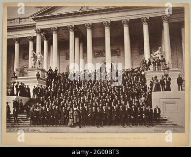 Gruppenportrait der Delegierten des evangelischen Bündnisses; die Delegierten des evangelischen Bündnisses auf den Treppen des Capitols in Washington, D.C., ... Stockfoto