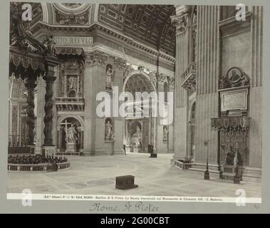Rom. St. Pieter; P.I.N. 5898 Roma - Basilica Di S. Pietro La Navata Trasversale Col Monumento di Clemente XIII (C. Maderno) ... Das Seitenschiff der St. Peter mit der rechten vor dem Denkmal für Clemens XIII Stockfoto