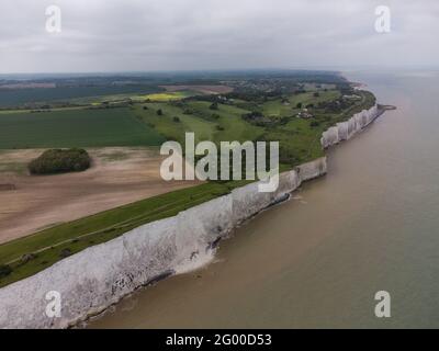 Die White Cliffs of Dover, Teil der North Downs Formation, ist die Region der englischen Küste mit Blick auf die Straße von Dover und Frankreich. Kent, England Stockfoto