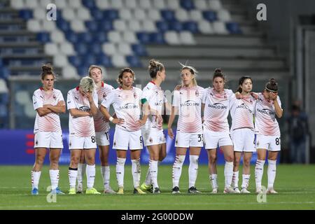 Sassuolo, Italien, 30. Mai 2021. Die Spieler von AC Milan schauen beim Elfmeterschießen im Coppa Italia Femminile Final im Mapei Stadium - Cittˆ del Tricolore, Sassuolo, nach. Bildnachweis sollte lauten: Jonathan Moscrop / Sportimage Stockfoto