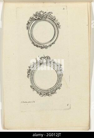 Zwei runde Bilderrahmen; IIE. Cahier d'ovales et de Medallions pour les bijoux et voitures; Ornamental Designs für Schmuck und Kutschen. Der obere Rahmen ist mit Blumen, Musikinstrumenten und Lorbeer verziert. Das untere Ornament mit Fackel, Pfeilhülse, Blumen, Lorbeer und einer Kartusche mit Pfeil durch zwei brennende Herzen als Liebessymbol. Ornamentdruck aus Serie B. Stockfoto