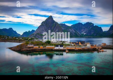 Sakrisoy Fischerdorf auf der Lofoten, Norwegen Stockfoto