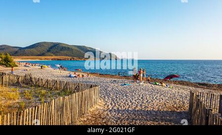 FRANKREICH. CORSE DU SUD (2A) AJACIO. IN DER NÄHE DER SANGUINAIRES-INSELN, CAPO BEACH Stockfoto