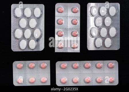 Verschiedene Medikamente Pillen in Blisterpackung. Tabletten und Medikamente Pharma, Overhead Stockfoto