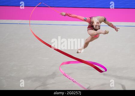 Pesaro, Italien. Mai 2021. Italiens Sofia Rafaeli während der FIG Rhythmic Gymnastics World Cup 2021, Individuals Qualificatins All-Around Ribbon in der Vitrifrigo Arena in Pesaro, Italien, 29. Mai 2021. Kredit: Enrico Calderoni/AFLO SPORT/Alamy Live Nachrichten Stockfoto