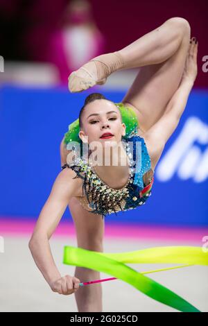 Pesaro, Italien. Mai 2021. Belarus Anastasiia Salos während der FIG Rhythmic Gymnastics World Cup 2021, Individuals Qualificatins All-Around Ribbon in der Vitrifrigo Arena in Pesaro, Italien, 29. Mai 2021. Kredit: Enrico Calderoni/AFLO SPORT/Alamy Live Nachrichten Stockfoto