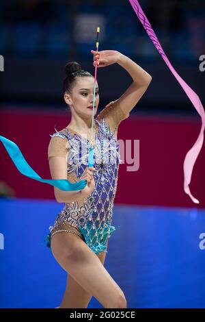 Pesaro, Italien. Mai 2021. Belarus Alina Harnasko während der FIG Rhythmic Gymnastics World Cup 2021, Individuals Qualificatins All-Around Ribbon in der Vitrifrigo Arena in Pesaro, Italien, 29. Mai 2021. Kredit: Enrico Calderoni/AFLO SPORT/Alamy Live Nachrichten Stockfoto