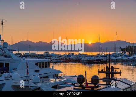 FRANKREICH, ALPES-MARITIMES (06) HAFEN VON CANNES Stockfoto