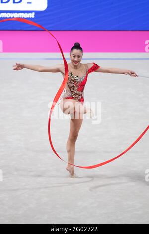 Pesaro, Italien. Mai 2021. Der japanische Chisaki Oiwa während der FIG Rhythmic Gymnastics World Cup 2021, Individuals Qualificatins All-Around Ribbon in der Vitrifrigo Arena in Pesaro, Italien, 29. Mai 2021. Kredit: Enrico Calderoni/AFLO SPORT/Alamy Live Nachrichten Stockfoto
