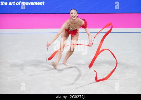Pesaro, Italien. Mai 2021. Der japanische Chisaki Oiwa während der FIG Rhythmic Gymnastics World Cup 2021, Individuals Qualificatins All-Around Ribbon in der Vitrifrigo Arena in Pesaro, Italien, 29. Mai 2021. Kredit: Enrico Calderoni/AFLO SPORT/Alamy Live Nachrichten Stockfoto