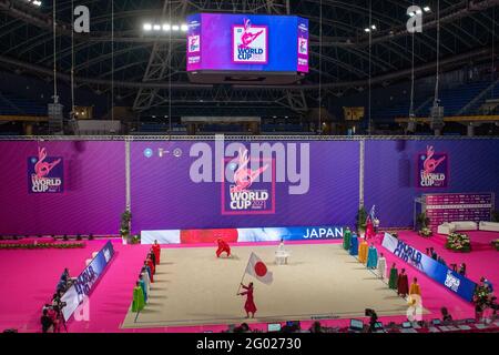 Pesaro, Italien. Mai 2021. Japanische Flagge bei der Eröffnungszeremonie während der FIG Rhythmic Gymnastics World Cup 2021 in der Vitrifrigo Arena in Pesaro, Italien, 29. Mai 2021. Kredit: Enrico Calderoni/AFLO SPORT/Alamy Live Nachrichten Stockfoto