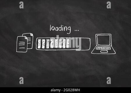 Header mit einem Konzept, das die Digitalisierung symbolisiert - Papierdateien konvertieren Zu digitalen als Ladebalken, die auf einem gekritzelt sind Schwarzes Brett Stockfoto