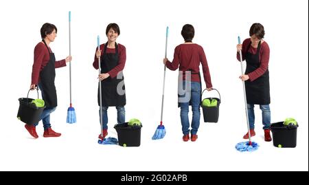 Verschiedene Posen der gleichen Frau mit einem Mopp und Eimer Auf weißem Hintergrund Stockfoto