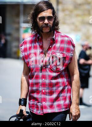 FLORENZ, Italien - Juni 11 2019: Männer auf der Straße in Florenz. Stockfoto