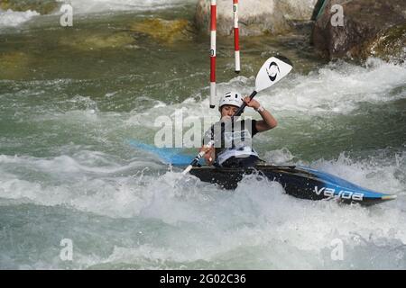 Teilnehmer des ICF und ECA Kanu-Slalom-Pokals 2021 am 29. Mai 2021 in Meran, Italien. Stockfoto