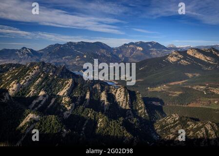 Blick vom Gipfel Salga Aguda, an einem Wintermorgen (Berguedà, Barcelona, Katalonien, Spanien) ESP: Vistas desde la cumbre del Salga Aguda en invierno Stockfoto