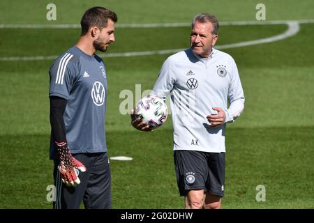 Andreas KOEPKE, KOPKE, Goalwartcoach (GER) mit dem Torwart Kevin TRAPP (Goalwart GER). Schulungen. Deutsche Fußballnationalmannschaft, Trainingslager in Seefeld/Tirol am 30. Mai 2021. Stockfoto