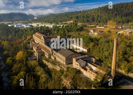 Luftaufnahme der Textilkolonie Cal Vidal (Firmenstadt) (Berguedà, Katalonien, Spanien) ESP: Vistas aéreas de la colonia textil de Cal Vidal (España) Stockfoto