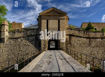 Befestigung von Vauban, die die Stadt Mont-Louis (Pyrenäen Orientales, Ozitanien, Frankreich) Stockfoto