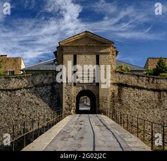 Befestigung von Vauban, die die Stadt Mont-Louis (Pyrenäen Orientales, Ozitanien, Frankreich) Stockfoto