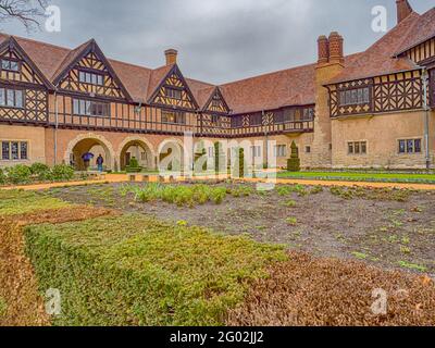 Potsdam, Brandenburg, Deutschland - Mär 2019: Schloss Cecilienhof - Schloss Cecilienhof - historischer Ort der Potsdamer Konferenz von 1945- im Schloss Stockfoto