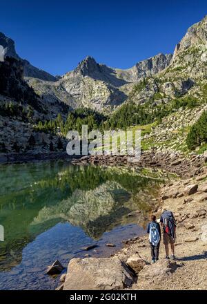 Monestero-See (Aigüestortes i Estany de Sant Maurici Natonalpark, Pyrenäen, Katalonien, Spanien) ESP: Lago Estany de Monestero (PN Sant Maurici) Stockfoto