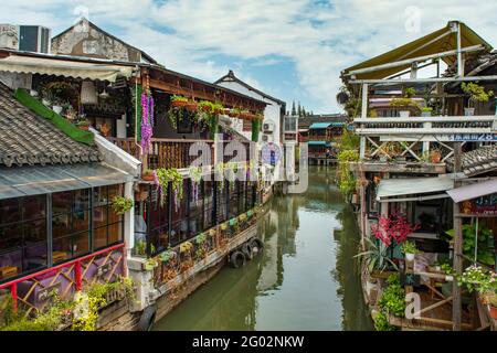 Canalside Restaurants, Zhujiajiao, Shanghai, China Stockfoto