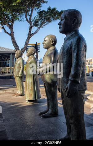 Statuen in Kapstadt, Südafrika, die den Friedensnobelpreis für südafrikanische Führer feiern, die an der Beendigung der Apartheid beteiligt sind Stockfoto