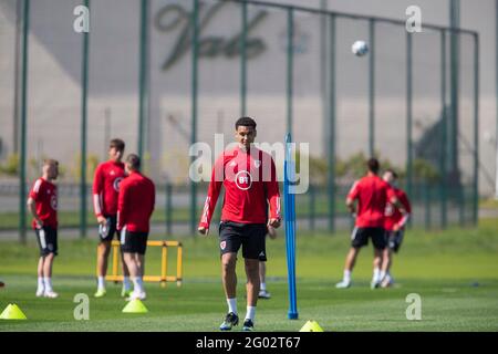 Hensol, Wales, Großbritannien. Mai 2021. Ben Cabango während des Trainings der walisischen Fußballnationalmannschaft im Vale Resort vor einem Freundschaftsspiel vor der EM 2020 gegen Frankreich. Kredit: Mark Hawkins/Alamy Live Nachrichten Stockfoto