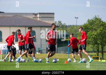 Hensol, Wales, Großbritannien. Mai 2021. Tyler Roberts während des Trainings der walisischen Fußballnationalmannschaft im Vale Resort vor einem Freundschaftsspiel vor der EM 2020 gegen Frankreich. Kredit: Mark Hawkins/Alamy Live Nachrichten Stockfoto