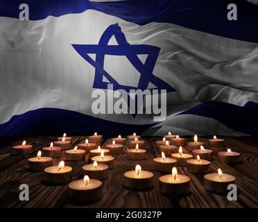 Trauerkerzen brennen auf der israelischen Nationalflagge des Hintergrundes. Memorial Weekend, Tag der Patrioten, Nationalfeiertag. Brennen c Stockfoto