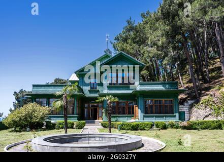 Museum des kalten Dacha-Flusses Stalins in Abchasien in der Stadt Gagra. Klarer sonniger Tag 10. Mai 2021 Stockfoto