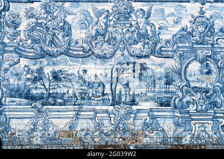 Wandbild aus typischen blauen Fliesen Azulejos in der Kathedrale Sé do Porto, Porto, Portugal, Europa Wandbild aus typischen blauen Fliesen Azule Stockfoto