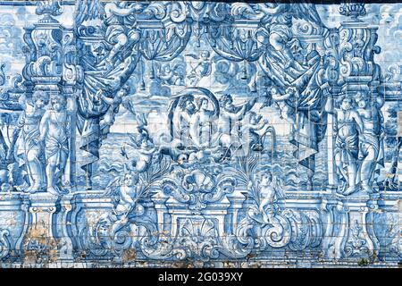 Wandbild aus typischen blauen Fliesen Azulejos in der Kathedrale Sé do Porto, Porto, Portugal, Europa Wandbild aus typischen blauen Fliesen Azule Stockfoto