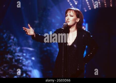 Ute Freudenberg, deutsche Pop- und Schlagersängerin, bei einem Auftritt, Deutschland 1999. Stockfoto