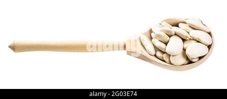 Holzlöffel mit lima Bohnen isoliert auf weißem Hintergrund Stockfoto