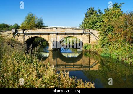 Großbritannien, Doncaster, Adwick upon Dearne, River Dearne und Adwick Bridge Stockfoto