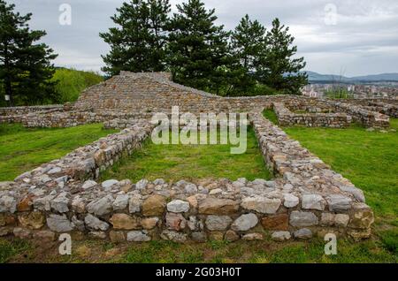 Überreste der mittelalterlichen Krakra-Festung bei Pernik, Bulgarien, EU. Stockfoto