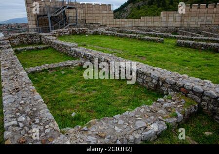 Überreste der mittelalterlichen Krakra-Festung bei Pernik, Bulgarien, EU. Stockfoto