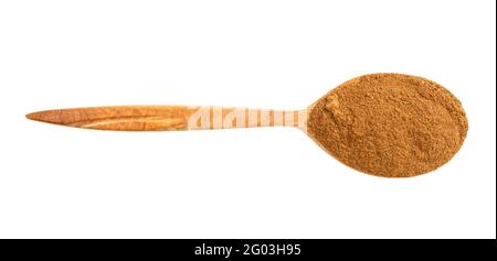 Draufsicht auf Holzlöffel mit Zimtpulver isoliert auf Weißer Hintergrund Stockfoto