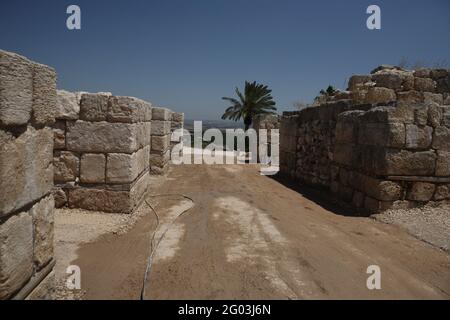 Tel Megiddo oder Armageddon, Überreste des befestigten israelitischen Tores oder Salomos, das offenbar von König Jerobeam, 8. Jahrhundert v. Chr., erbaut wurde Stockfoto